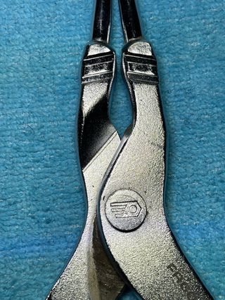 Alicates para extraer tóricas marca Facom 177 E.23