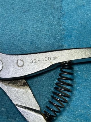 Alicates para extraer tóricas marca Facom 177 E.23