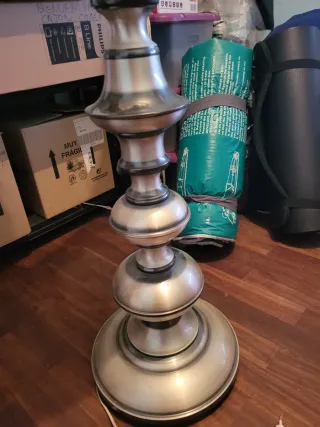 Lámpara de pie con pantalla beige