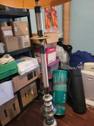 Lámpara de pie con pantalla beige