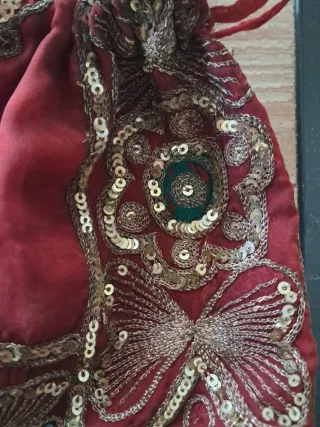 Bolso de mano bordado