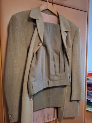 Pantalón y americana beige