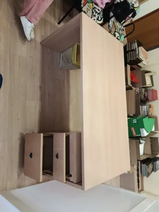 Mesa de oficina con cajonera y ruedas