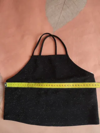 Top crop brillante Stradivarius negro