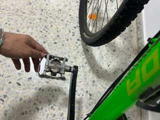 Bicicleta de Montaña Verde. Es una merida BIG 9