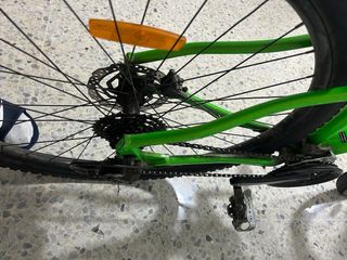 Bicicleta de Montaña Verde. Es una merida BIG 9