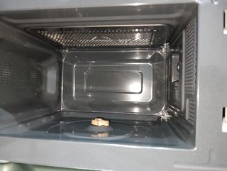 MICROODAS CON GRILL POTENTE 700W+900W 20Lts NEGRO