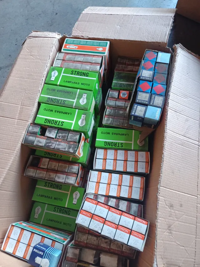 Gran surtido de bombillas 6V para motos viejas