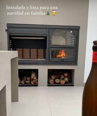 Parrilla metálica negra