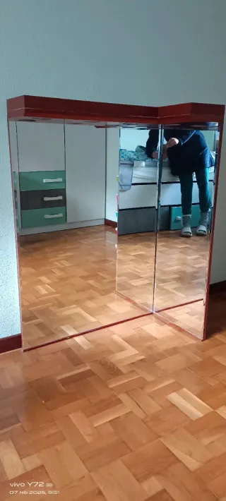 Mueble de baño madera cerezo y mármol