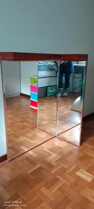 Mueble de baño madera cerezo y mármol