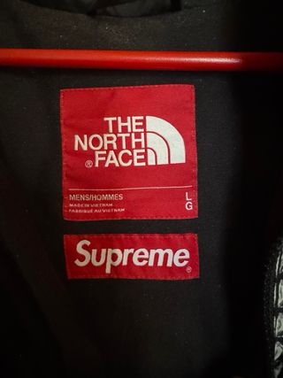 Supreme x The North Face Mountain Jacket