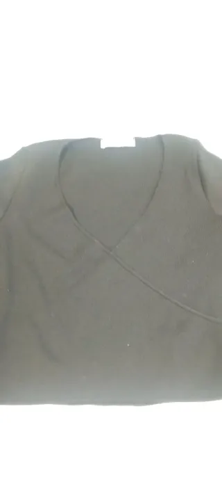 Top negro manga larga escote pico, tejido elastico