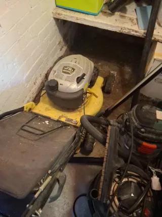 Cortacésped amarillo 135cc