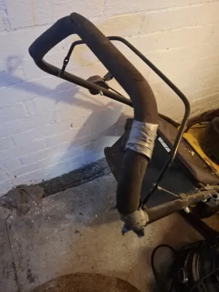 Cortacésped amarillo 135cc