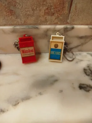 Coleccionismo 2 llaveros paquetes de cigarrillos