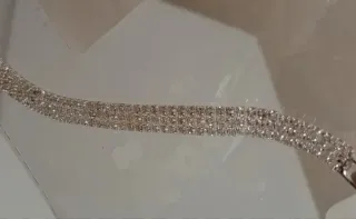 Pulsera de plata blanca con brillantes.