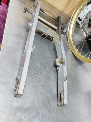 Rueda trasera y basculante PUCH CONDOR