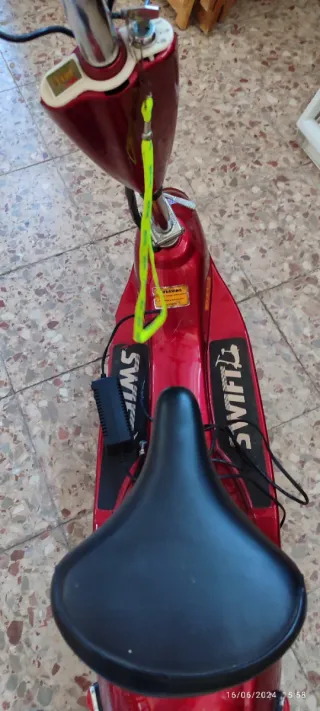 Patinete Eléctrico Vintage Rojo