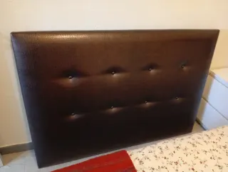 Cabecero Polipiel Marrón Acolchado. Tapizado.