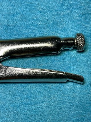 Alicates de presión nuevos