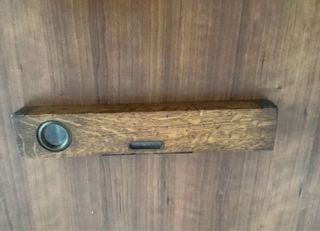 Nivel de carpintero antiguo de madera