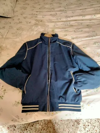 Bomber blu con strisce bianche