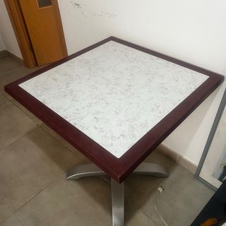 Mesa cuadrada metal