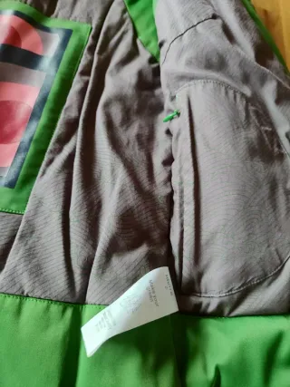 Cazadora Skunkfunk verde con detalles en lila