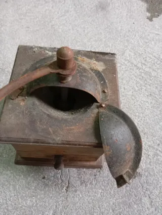 Molinillo de café antiguo