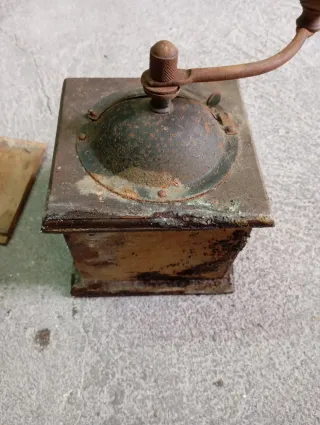 Molinillo de café antiguo