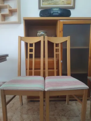 Juego de 4 sillas de madera