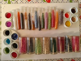 Lote abalorios tubos y botes