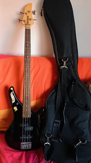Bajo Eléctrico Yamaha Negro