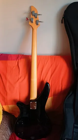 Bajo Eléctrico Yamaha Negro