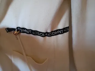 Abrigo blanco Lola Casademunt con pelo