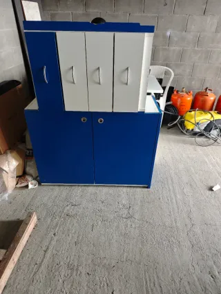 Cama doble con escritorio integrado