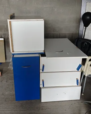 Cama doble con escritorio integrado