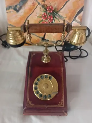Telefono vintage con disco combinatore