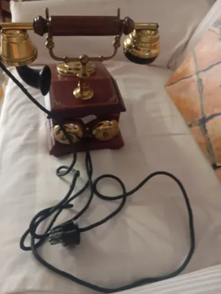 Telefono vintage con disco combinatore