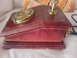 Telefono vintage con disco combinatore
