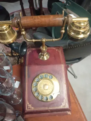Telefono vintage con disco combinatore