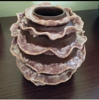 Jarrón de cerámica hecho a mano