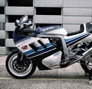 Suzuki GSXR 1100 - Moto Deportiva
