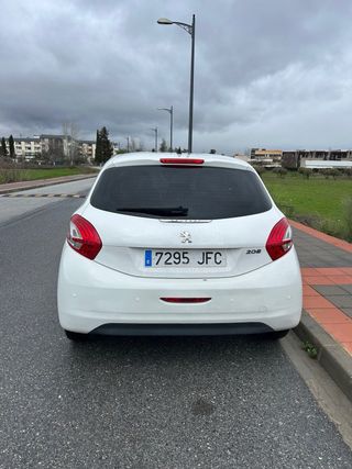 Peugeot 208 2015