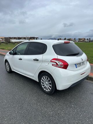 Peugeot 208 2015