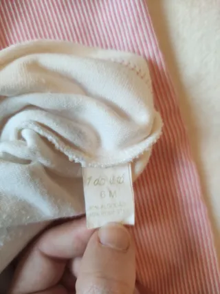 Conjunto bebé oso, patucos y gorro. Talla 6 meses.