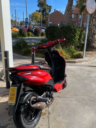 Yamaha Jog RR Roja Automática