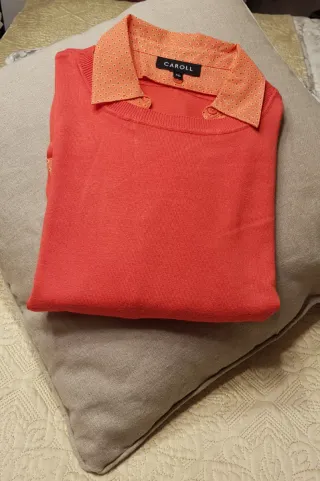 Jersey coral con cuello y puños desmontables