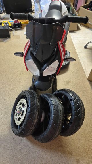 Moto Eléctrica Infantil con 3 Ruedas usada